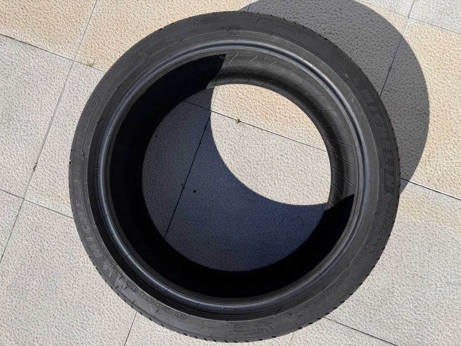 Pneu Michelin 235/40 R19