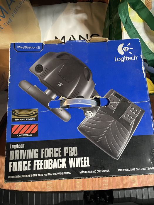Volante e pedais logitech Driving force pro