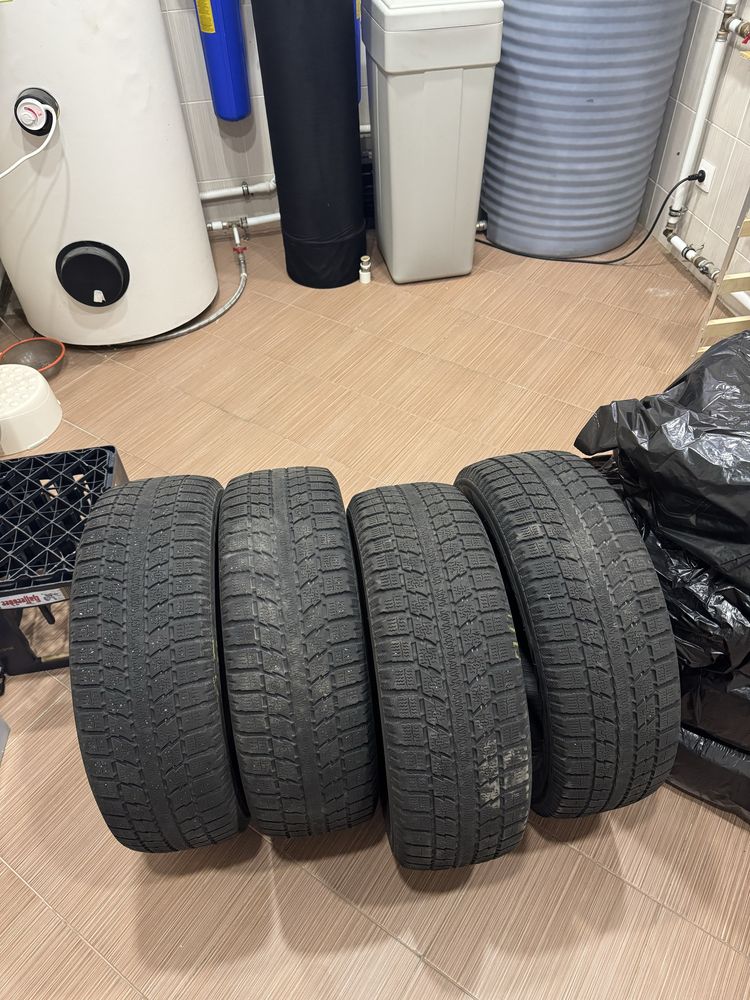 Резина зима Toyo 195 65 R15: 500 грн. - Автошини Київ на Olx