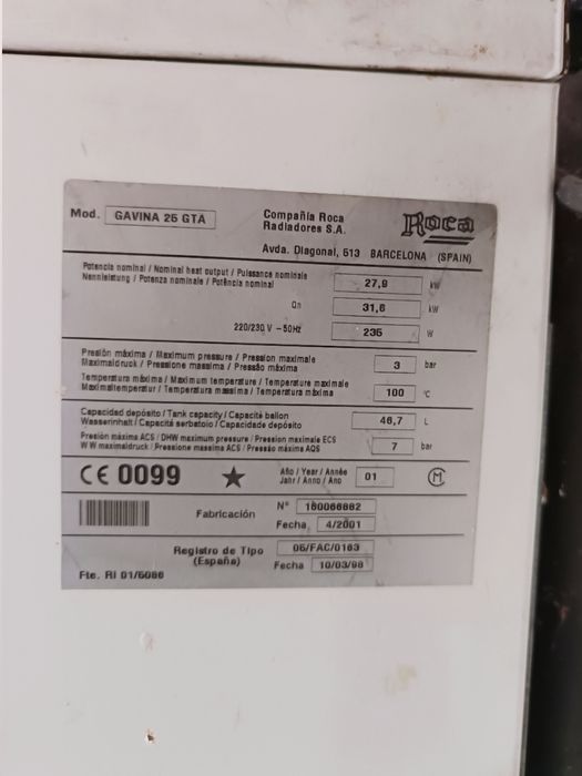 Caldeira de aquecimento de águas de dois circuitos