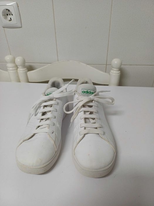 Ténis Adidas brancos Nº37.5