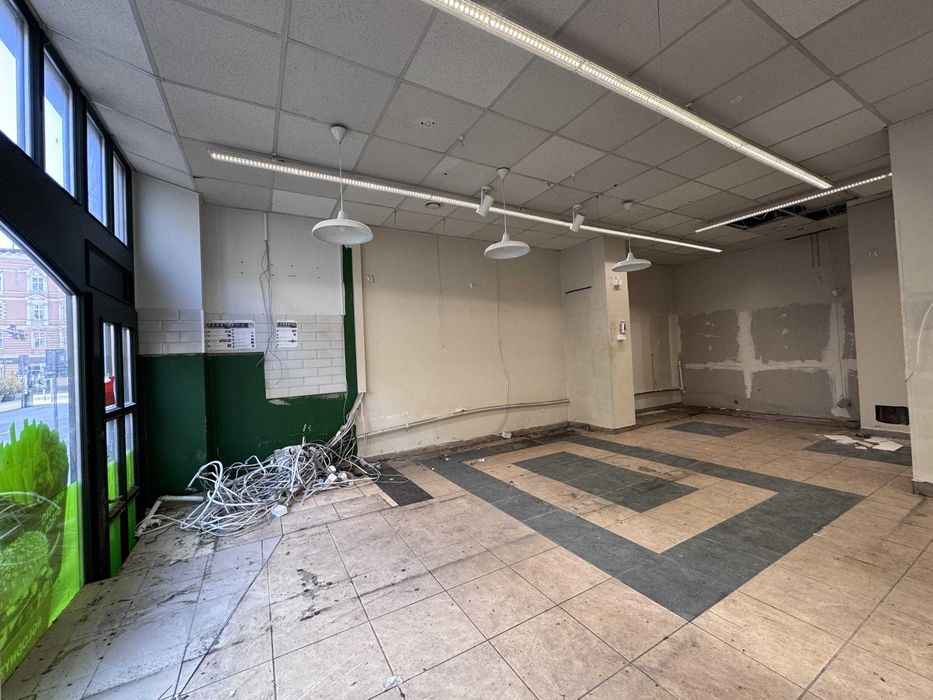 Lokal 90m2, ścisłe Centrum, duże witryny