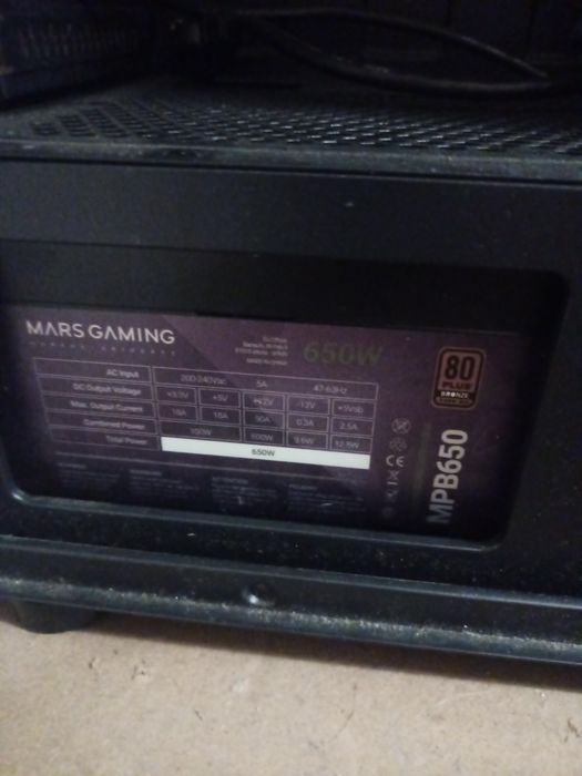 Caixa de pc MSI gaming com fonte de alimentação 650w