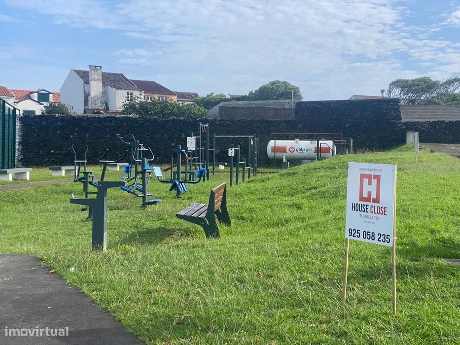 Lote urbano destinado a comercio e habitação, Ribeira Grande