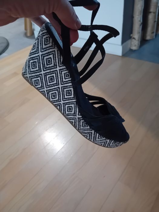 Ssndaly na koturnie skóra