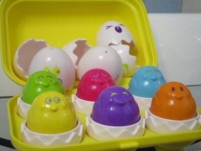 Сортер Toomies, Tomy Яйца в жёлтом лотке