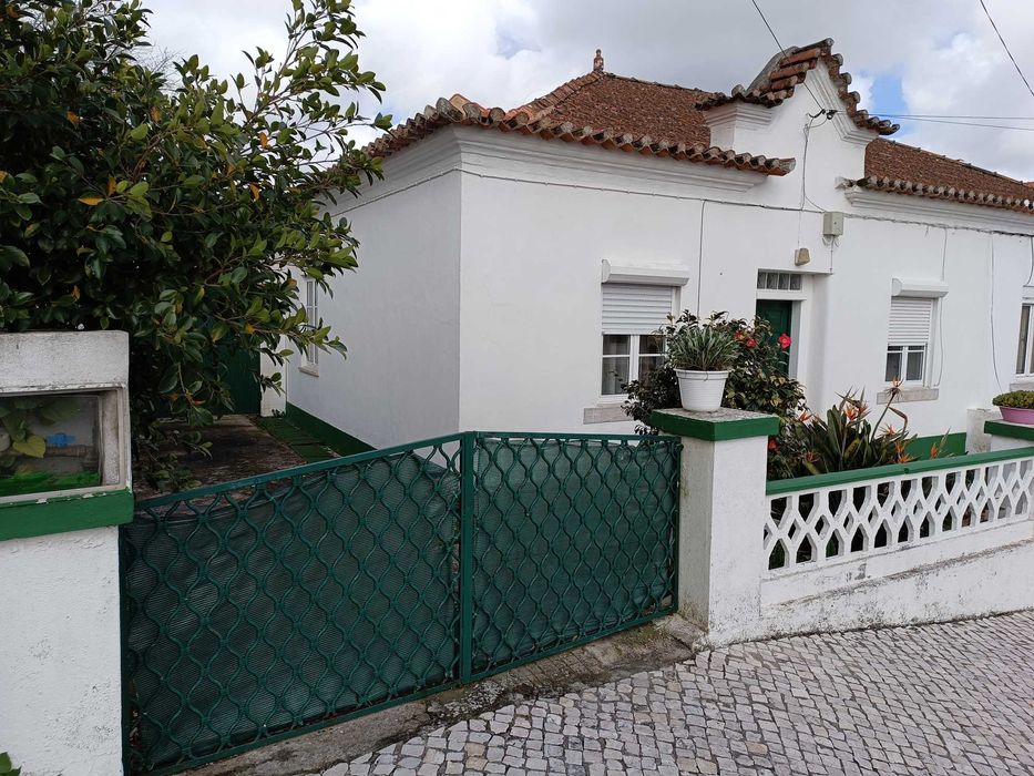 Moradia T3 Malveira lote 250m2, garagem, jardim e terraço