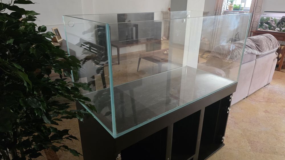 Aquário 590litros 140x65x65  vidro extra claro  com móvel acessórios e  rochas
