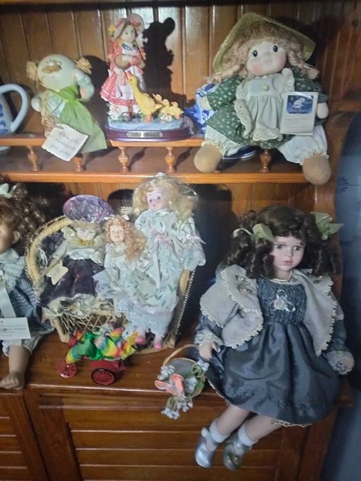 Peças de barro para presépio de natal entre outras coisas