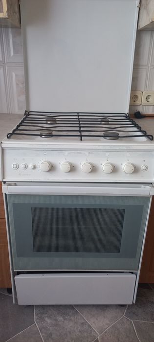 Продам газовую плиту