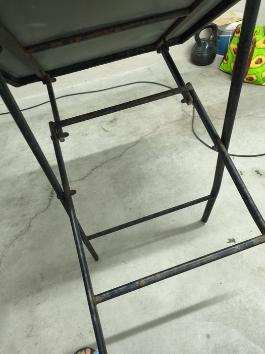 Mesa de Apoio Dobrável – Tampo Rattan Sintético Preto