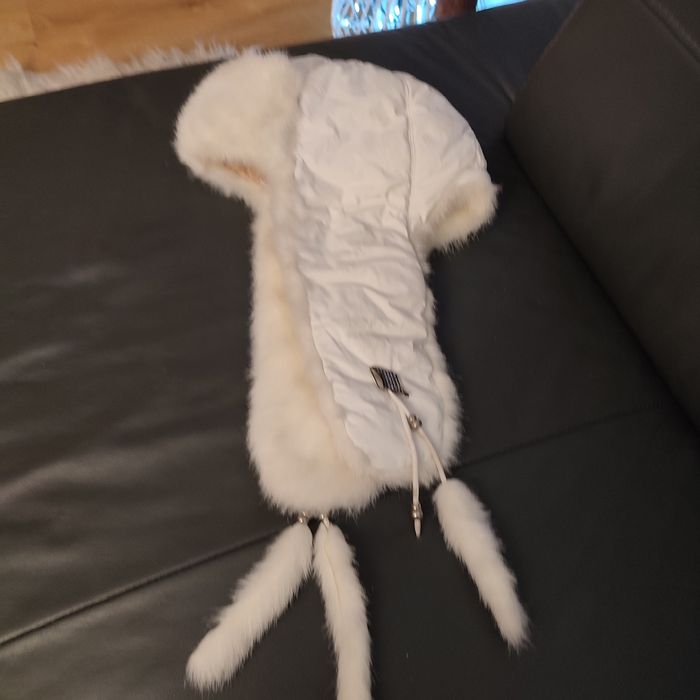 Damska czapka uszatka .