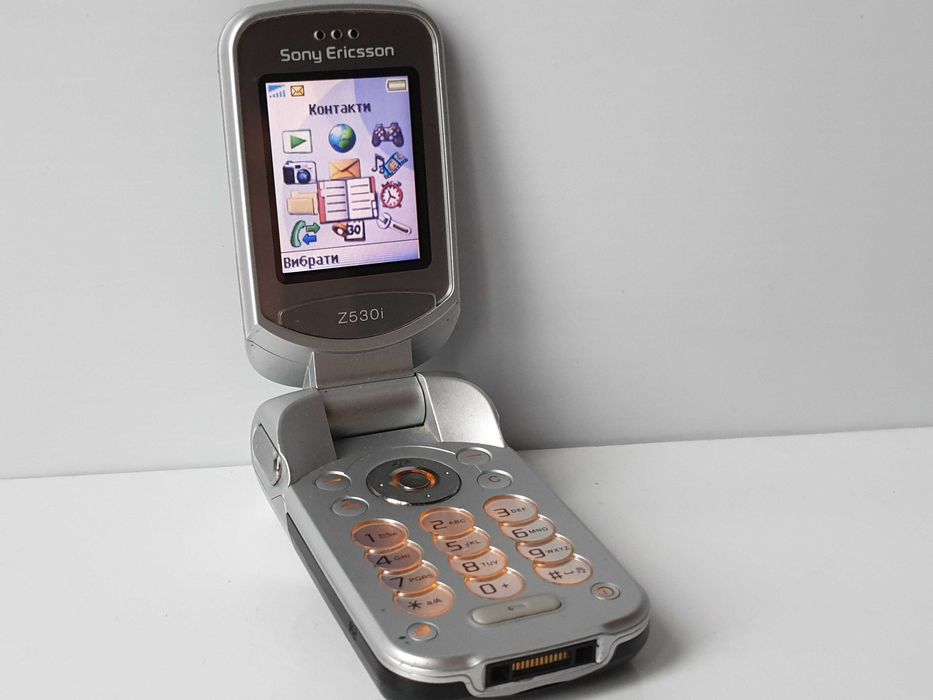 телефон Sony Ericsson Z530i  зарядне