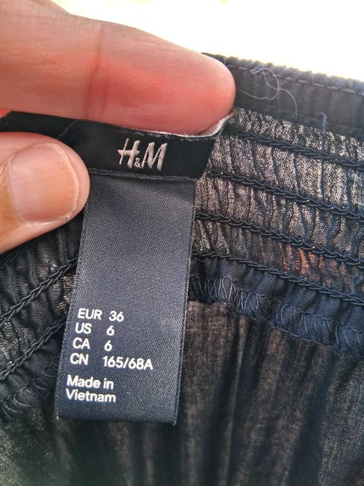 Macacão H&M,com camisa La Familia.