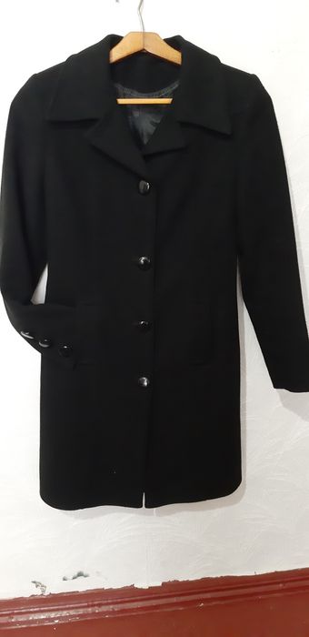Пальто жіноче чорне  осіннє  46 розмір