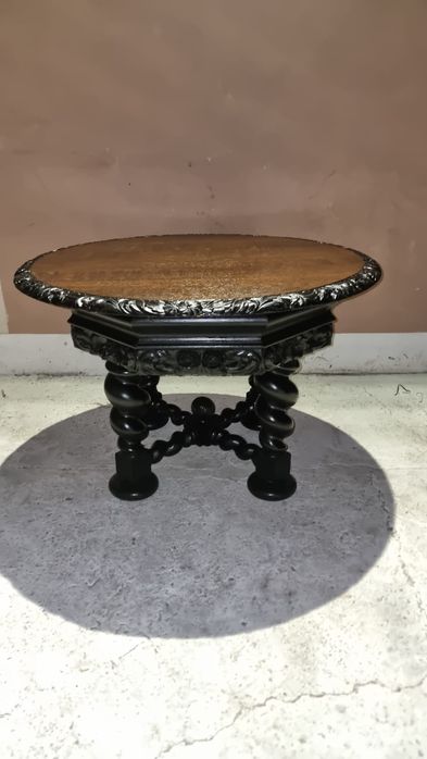 Stół kawowy w stylu Gdańskiem