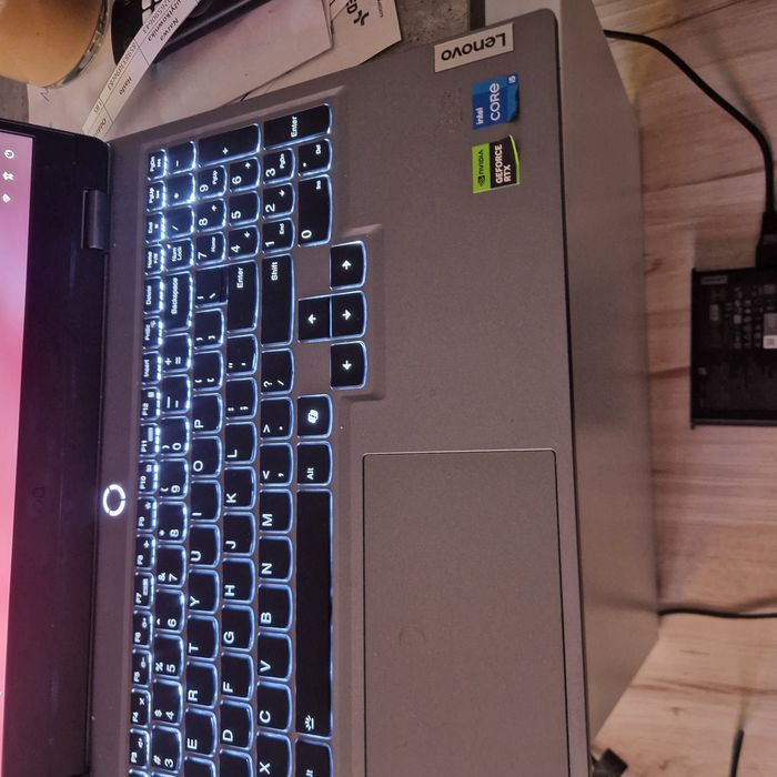 Laptop Lenovo 15IAX9
