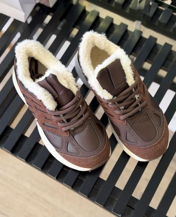 Жіночі кросівки з хутром