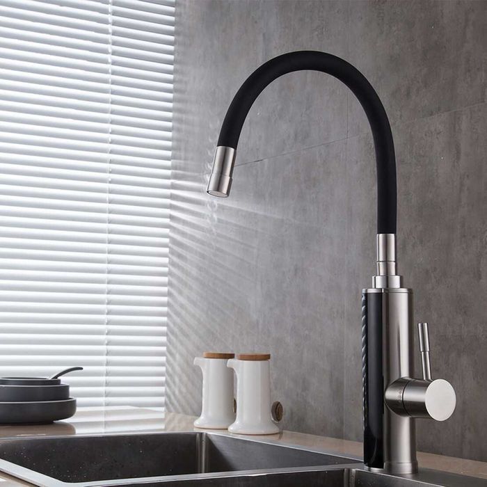 Проточный водонагреватель Kroner с дисплеем, 3 кВт+ шланг + держатель