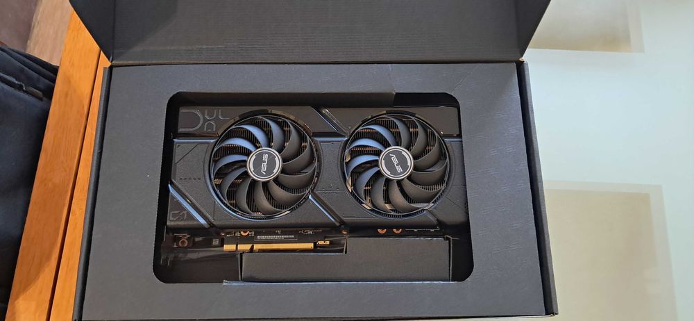 Placa Gráfica Asus AMD Radeon RX 7800 XT