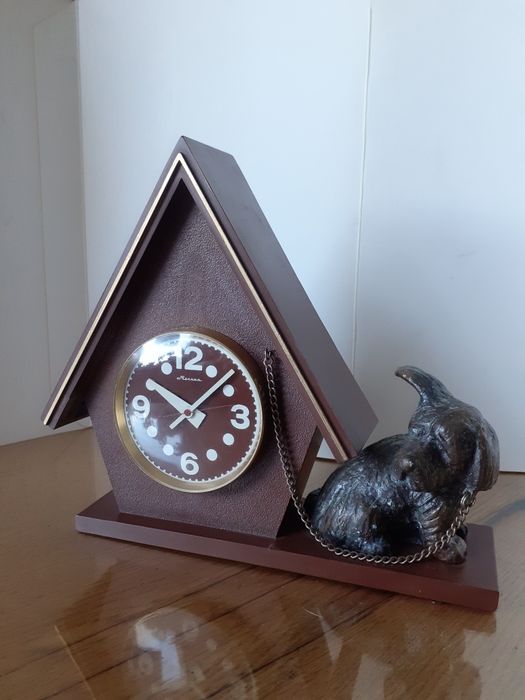 Часы молния "пёс у будки"