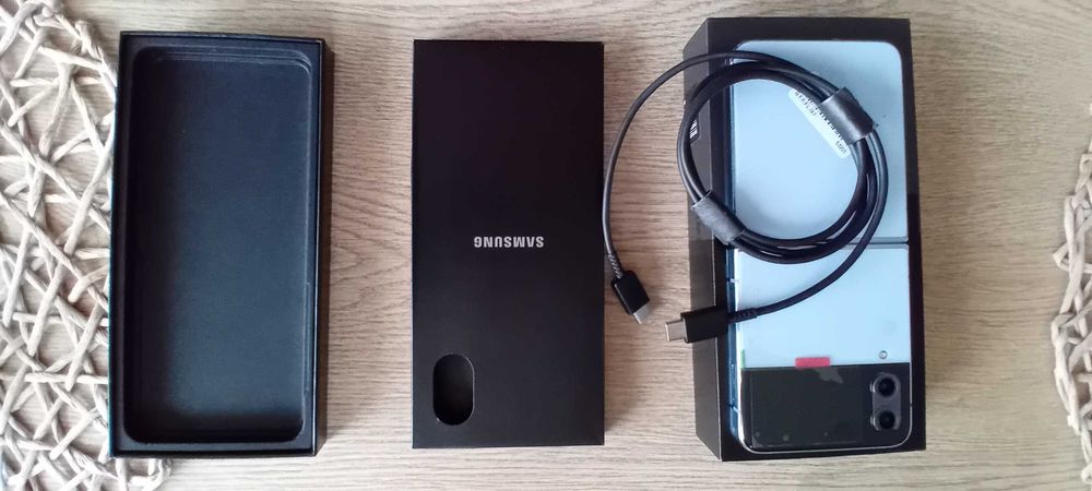 SAMSUNG Galaxy Z Flip 4 Jak Nowy