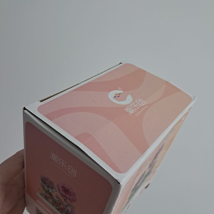 Конструктор букет квітів під захисним прозорим купулом квіти в колбі