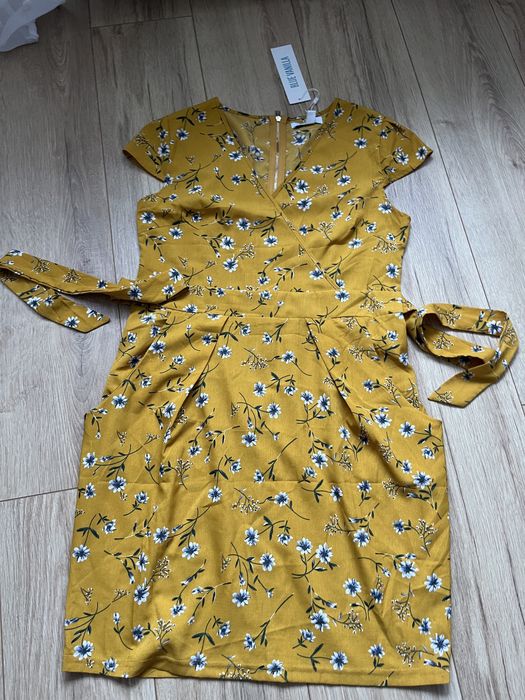 Nowa Musztardowa sukienka  w kwiatki