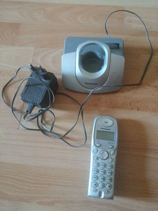 Радіотелефон Panasonic KX-TG1107UA, у робочому стані