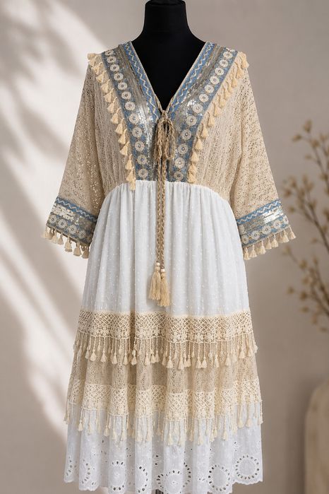 Sukienka boho oversize – moda włoska, koronka, hafty, cekiny, frędzle, bawełna