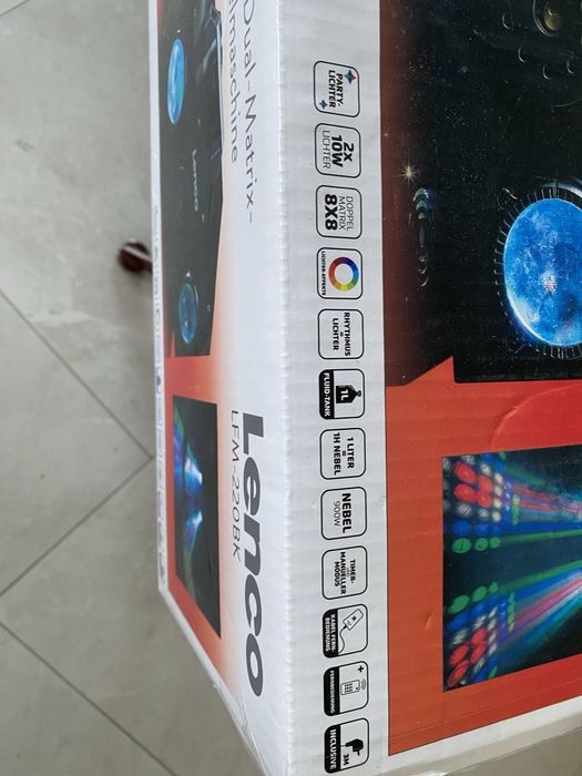 Генератор диму та світлових ефектів. Новий. Lenco LFM-220BK