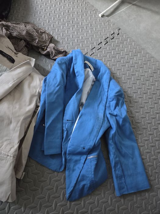 25 sztuk Ciuchy M koszulki topy spodnie marynarka. Mniej niż 2zl