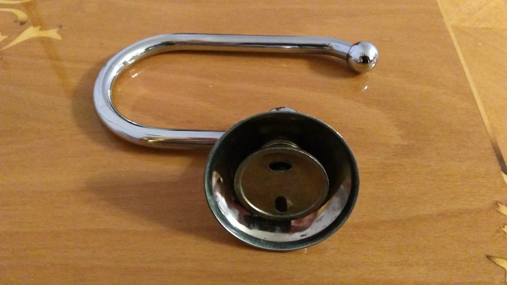 Крепеж для туалетной бумаги