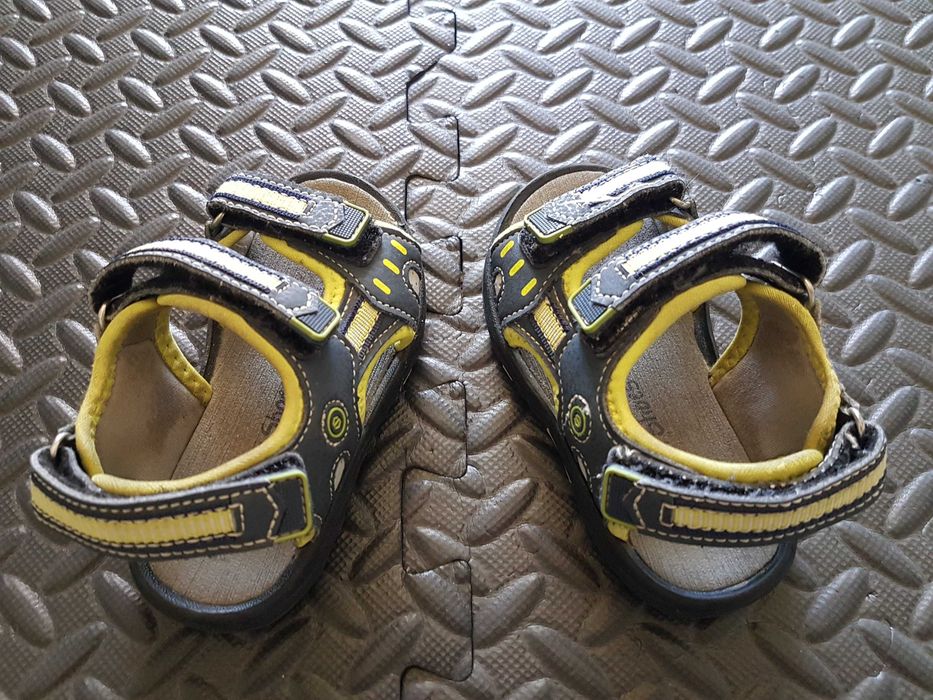 Sandálias abertas de velcro, tamanho 22