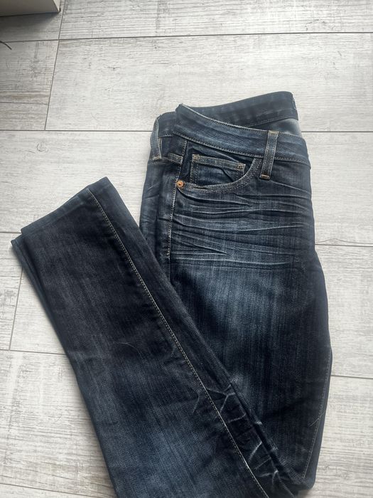 10 par jeansów Guess Hilfiger Armani Trussardi DKNY