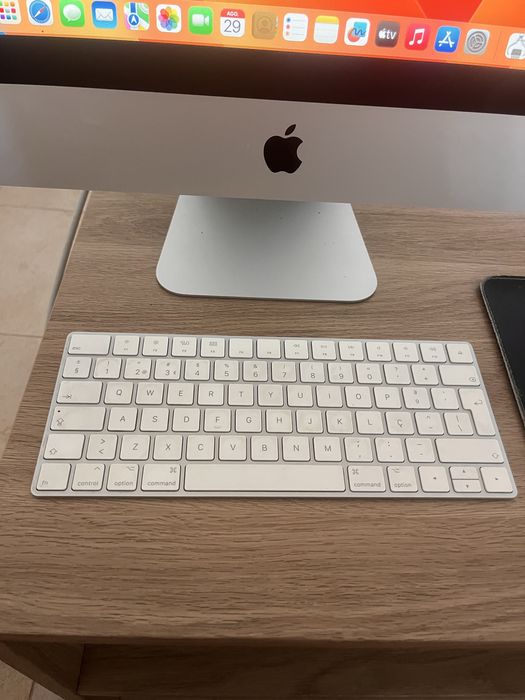 iMac 21,5” 2017 + Teclado + Rato — 1TB | 8GB RAM