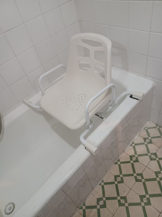 Cadeira giratória para banheira
