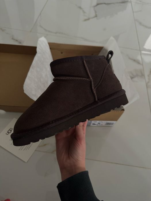Ugg шоколадного кольору. Ugg