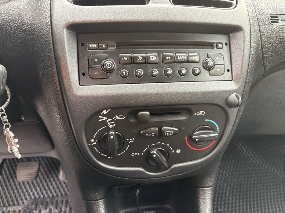 Продам  Пежо 206