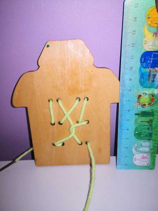 Montessori nauka przyszywania guzików (2S)