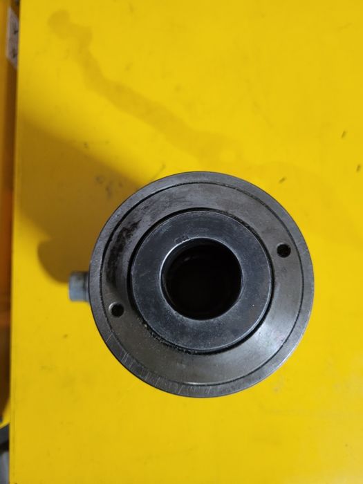 Siłownik hydrauliczny przelotowy Yale 30 ton