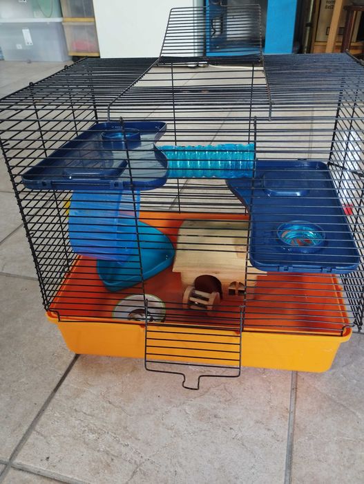Vendo gaiola de hamster com acessorios
