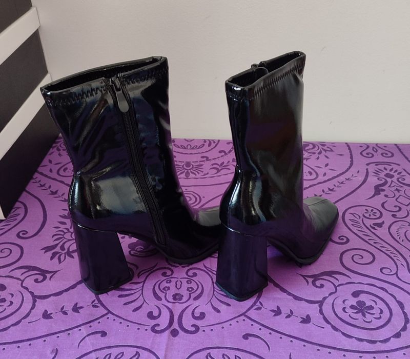 Botas pretas Cink-Me 38/40 e 41 - Novo

- Tamanhos: 38/40 e 41

Os por