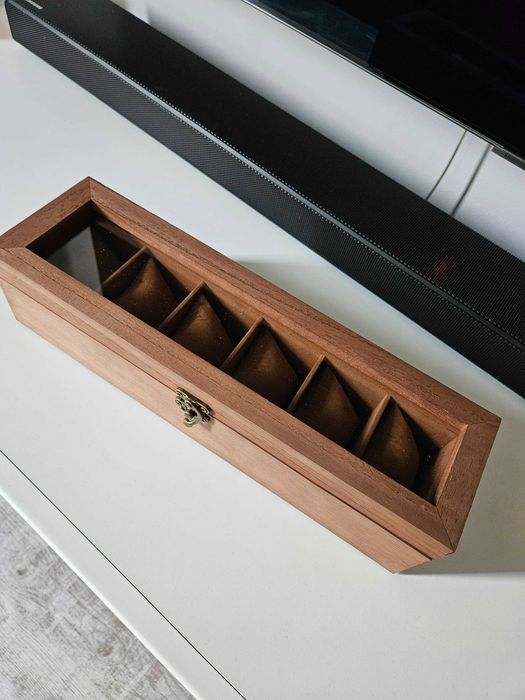 Drewniana szkatułka pudełko ekspozytor do zegarków biżuterii prezent