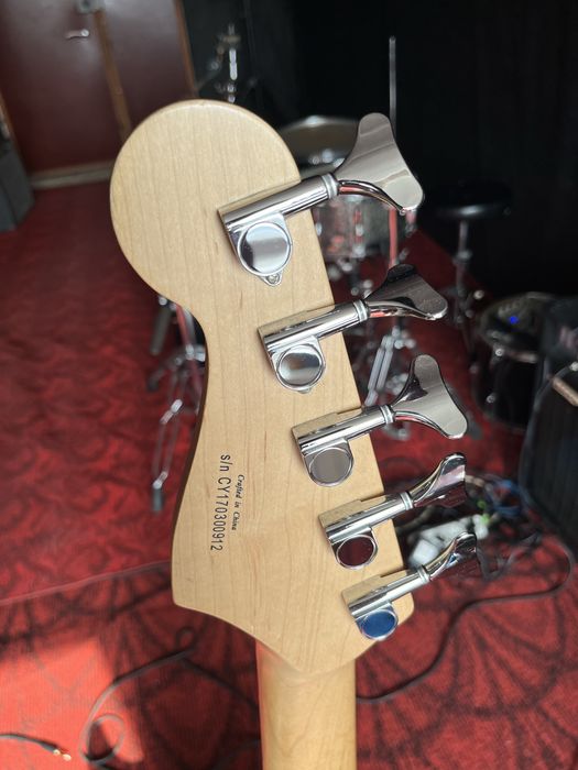 Squier Affinity Jazz Bass 5 strings