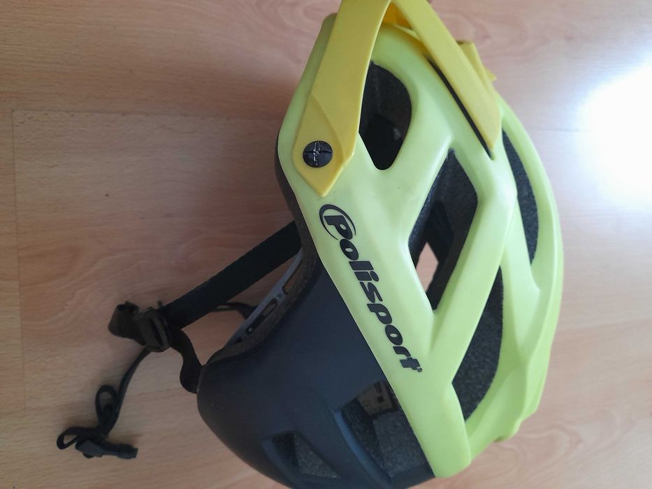 2 capacetes usados