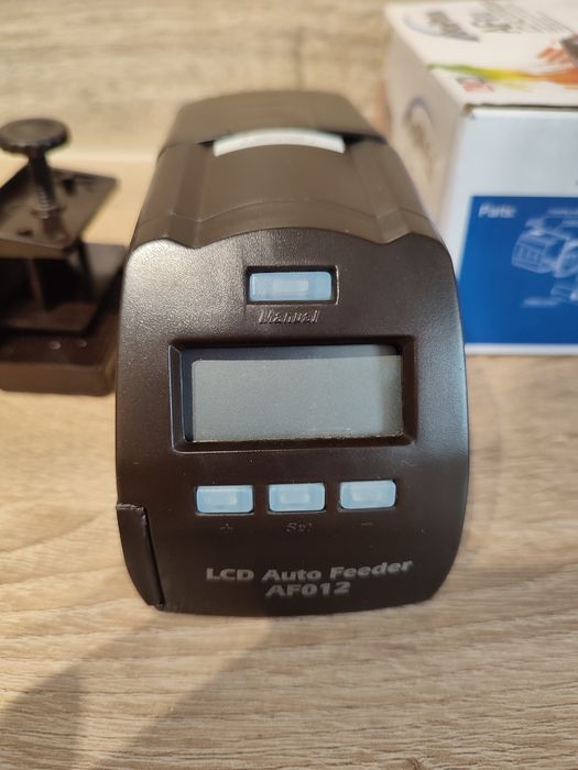 Karmnik dla rybek DoPhin AF012