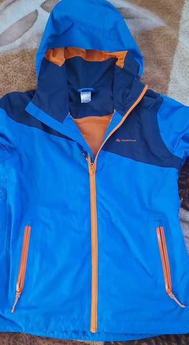 Kurtka przeciwdeszczowa Decathlon r. 143-152