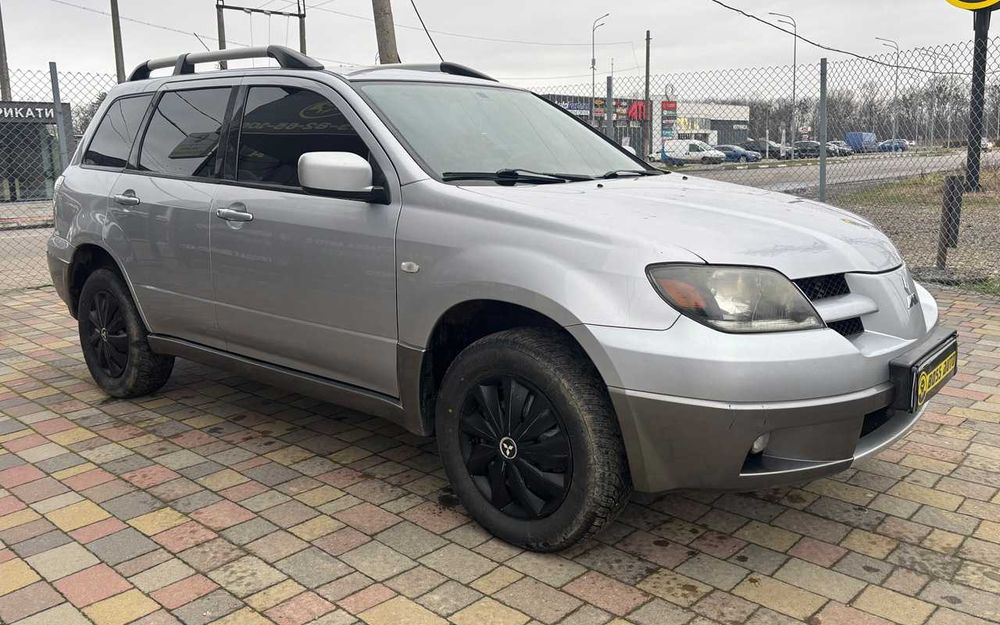 ID
51206

Mitsubishi Outlander 2004, кросовер 5 дверей, повний привід 4WD, ідеально для міста і легкого бездоріжжя. Просторий салон, електросклопідйомники всіх дверей, центральний замок з дистанційним управлінням, кондиціонер, регулювання передніх сидінь. Радіо/CD з підтримкою MP3, стандартна акустика 4–6 динаміків. Фронтальні подушки, ABS, підсилювач гальм. Двигун бензин 2,4 л, механіка, повний привід. Авто в хорошому технічному стані, обслуговане, готове до експлуатації.