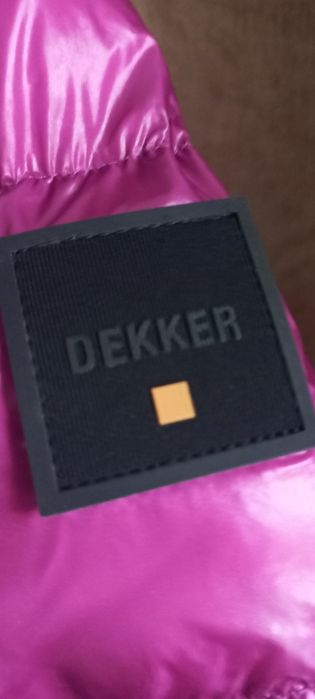 Продам женский пуховик 100%пух.фирма DEKKER из Италии